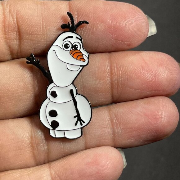 Olaf Snowman Lapel Pin Frozen Carrot Nose Badge Brooch Accessories Jewelry Pin - Picture 6 of 10